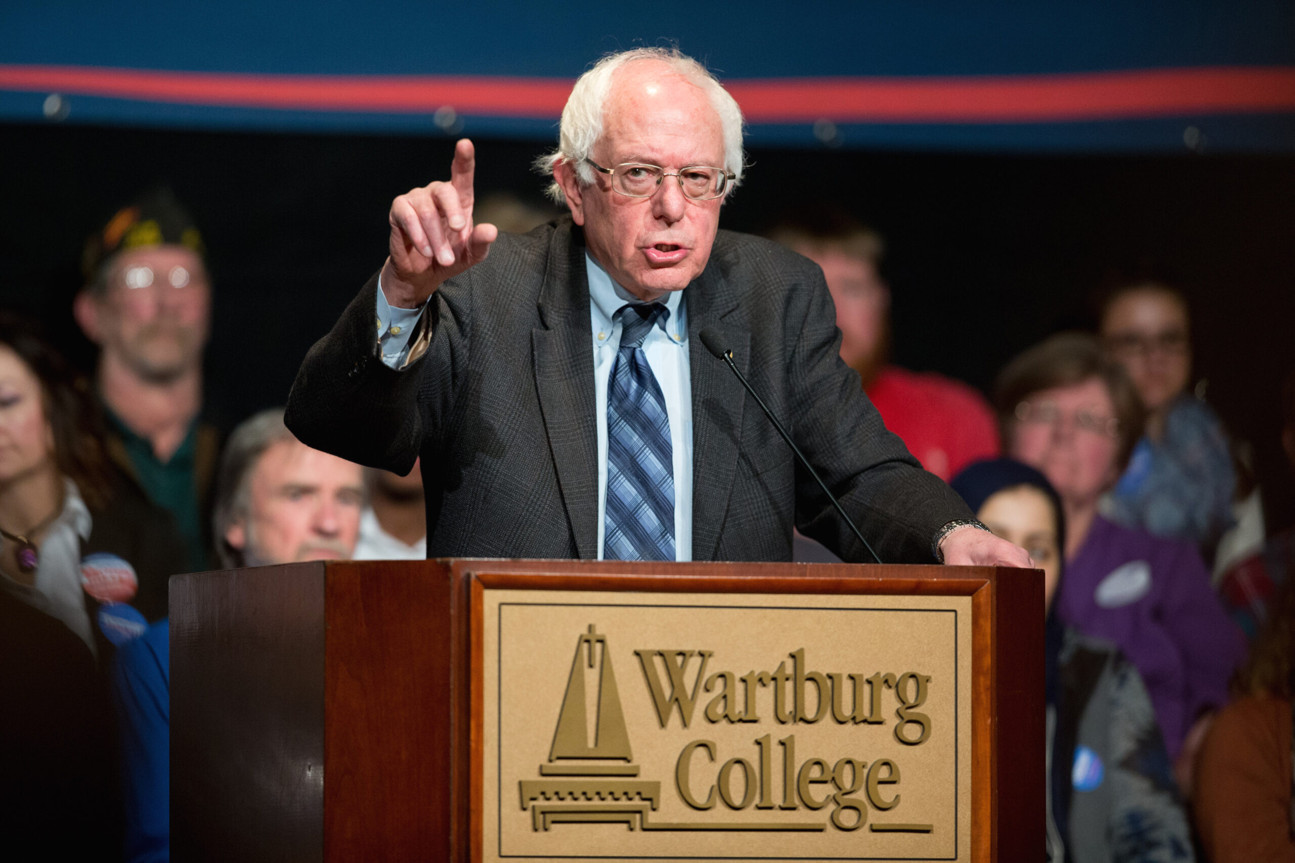Sanders attacks Clinton on paid family leave