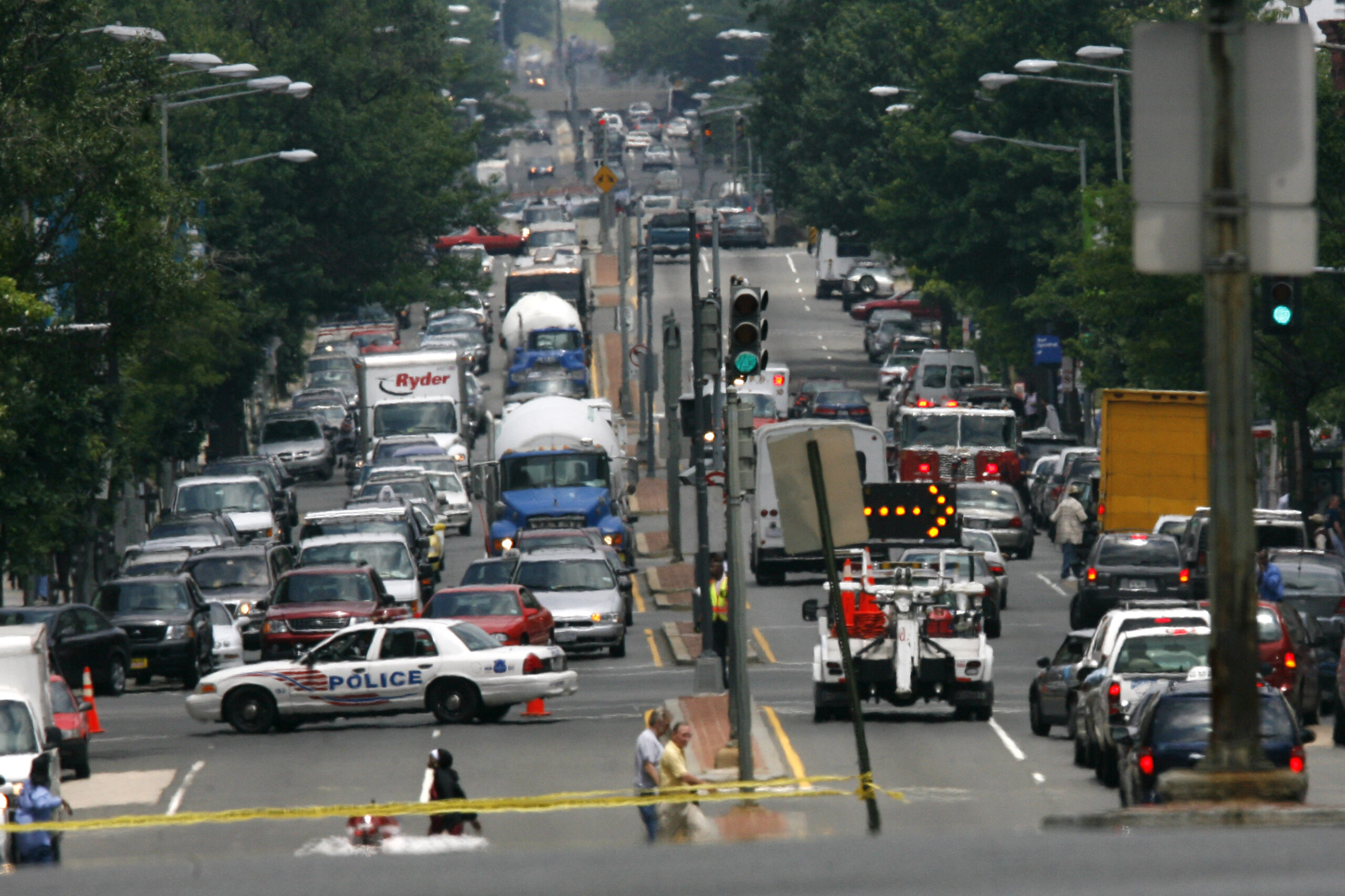Several blocks shut down in DC over person in ‘mental crisis’