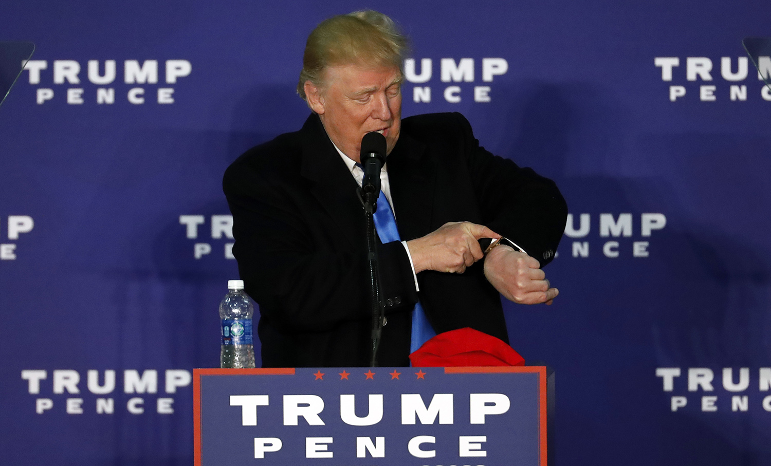 Trump holds midnight rally for thousands in Virginia