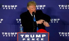 Trump holds midnight rally for thousands in Virginia