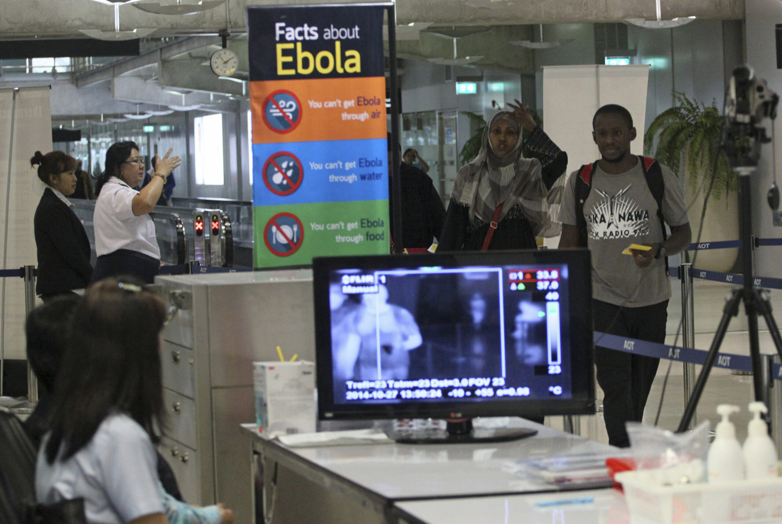 Canada halts visas for West Africans over Ebola fears