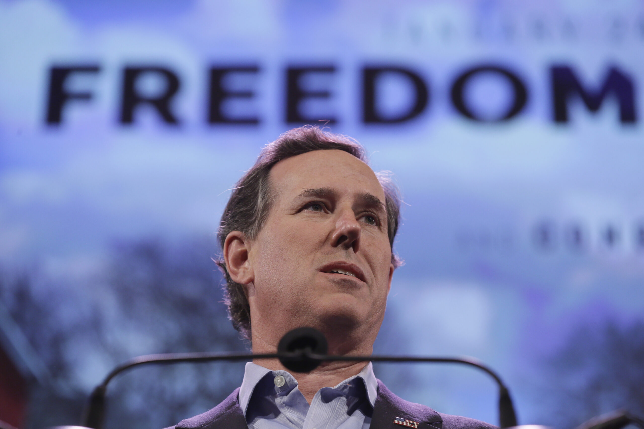 Santorum blames struggling economy on immigration