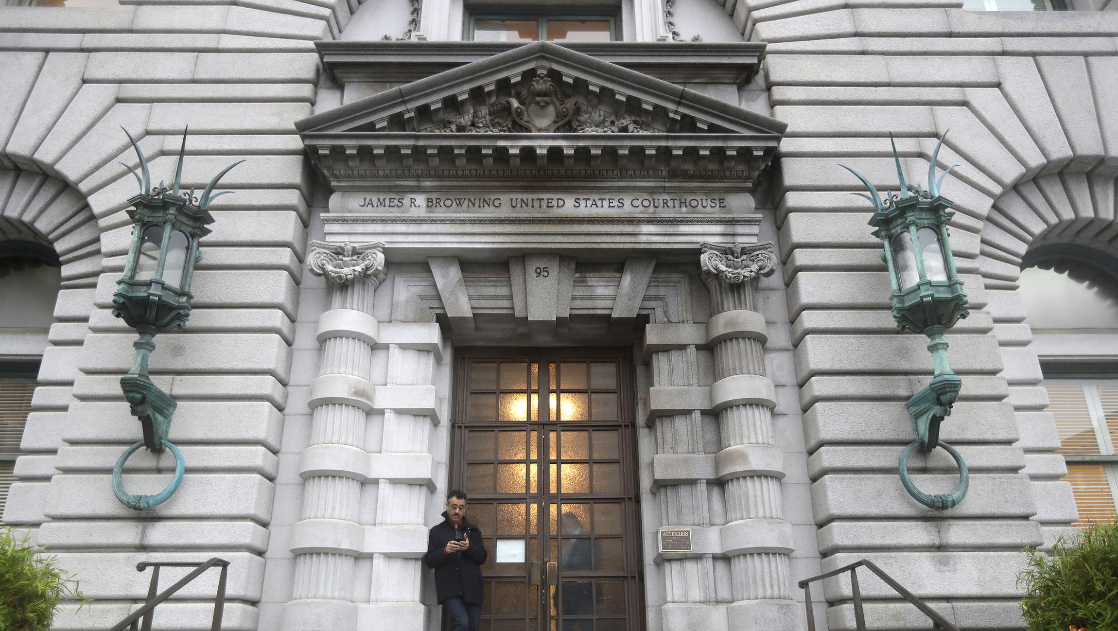 Full 9th Circuit may review Trump immigration ban ruling