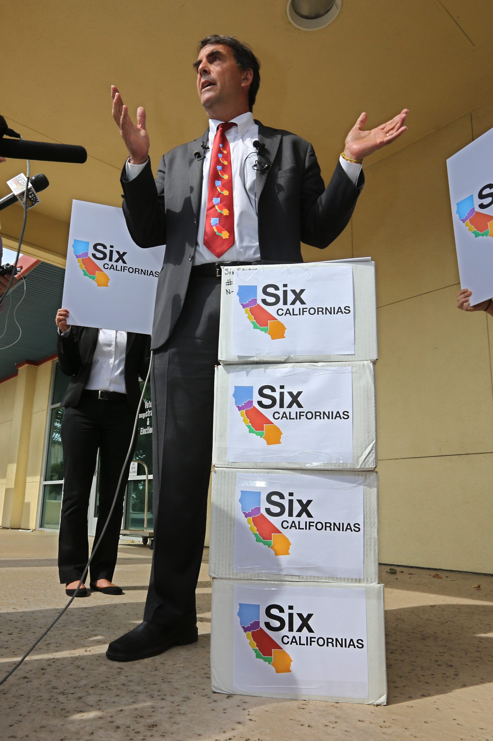 Investor submits signatures to split California