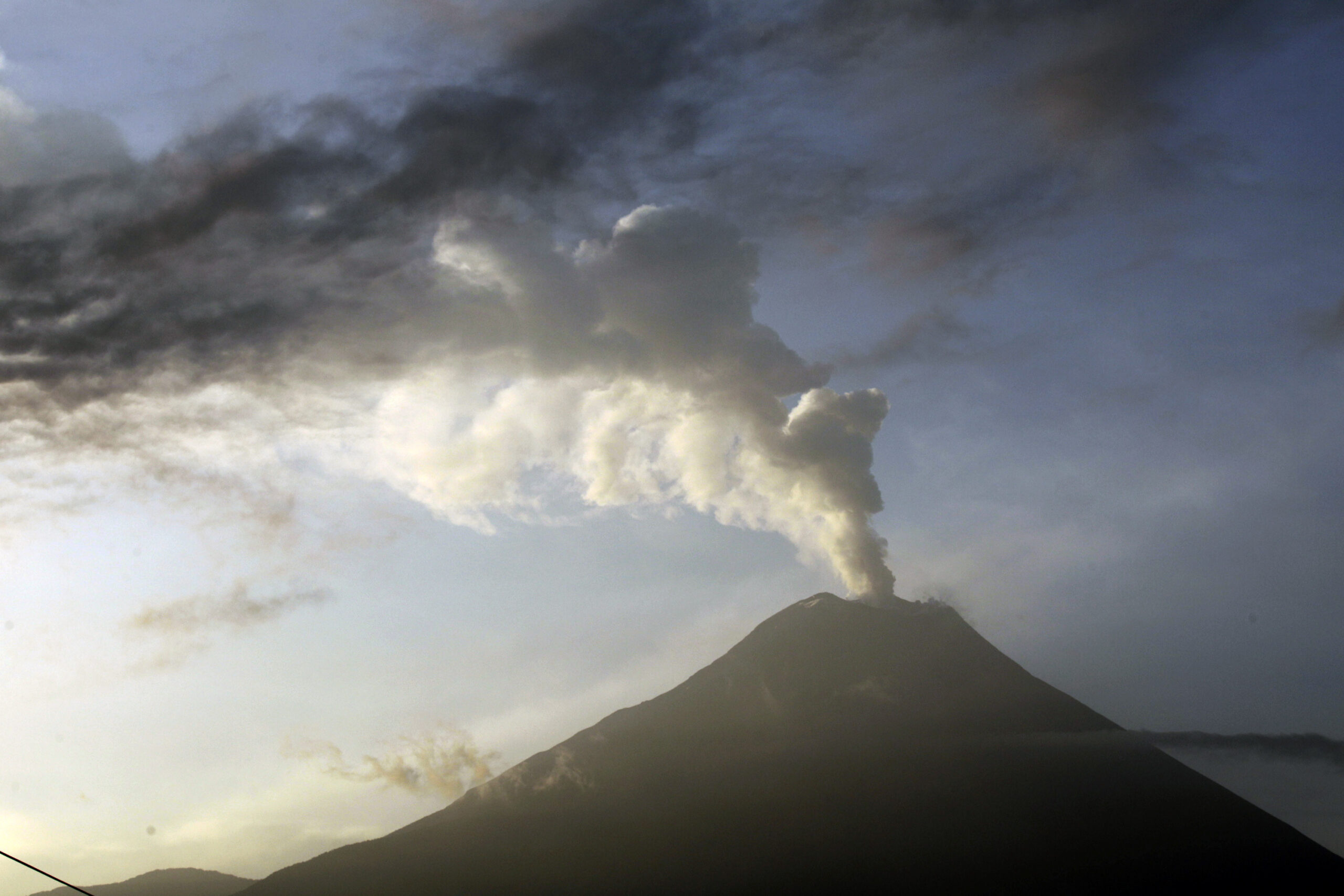 Ecuador volcano blasts more hot rock from crater