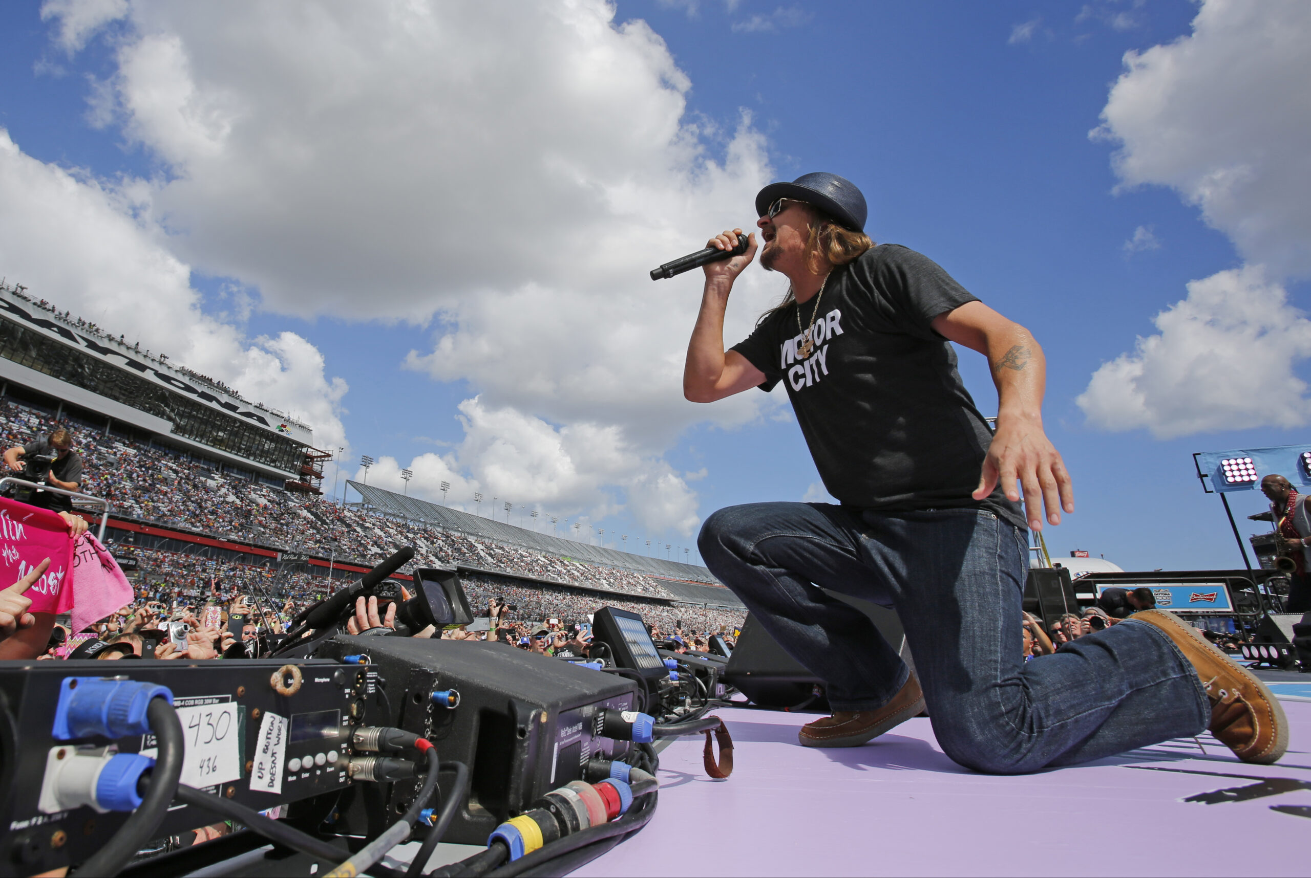 Activists want Kid Rock to renounce Confederate flag