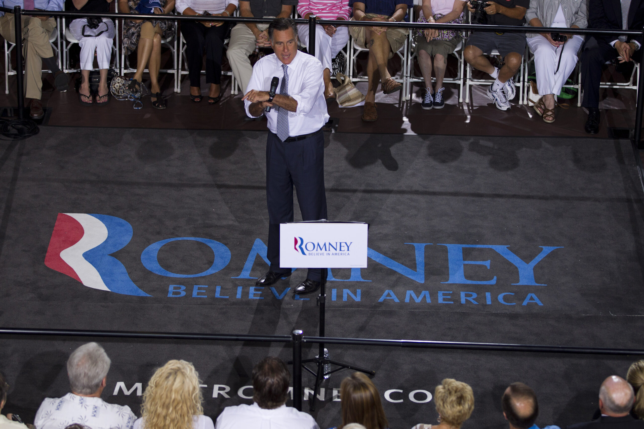 Romney plans foreign trip, audition as U.S. leader