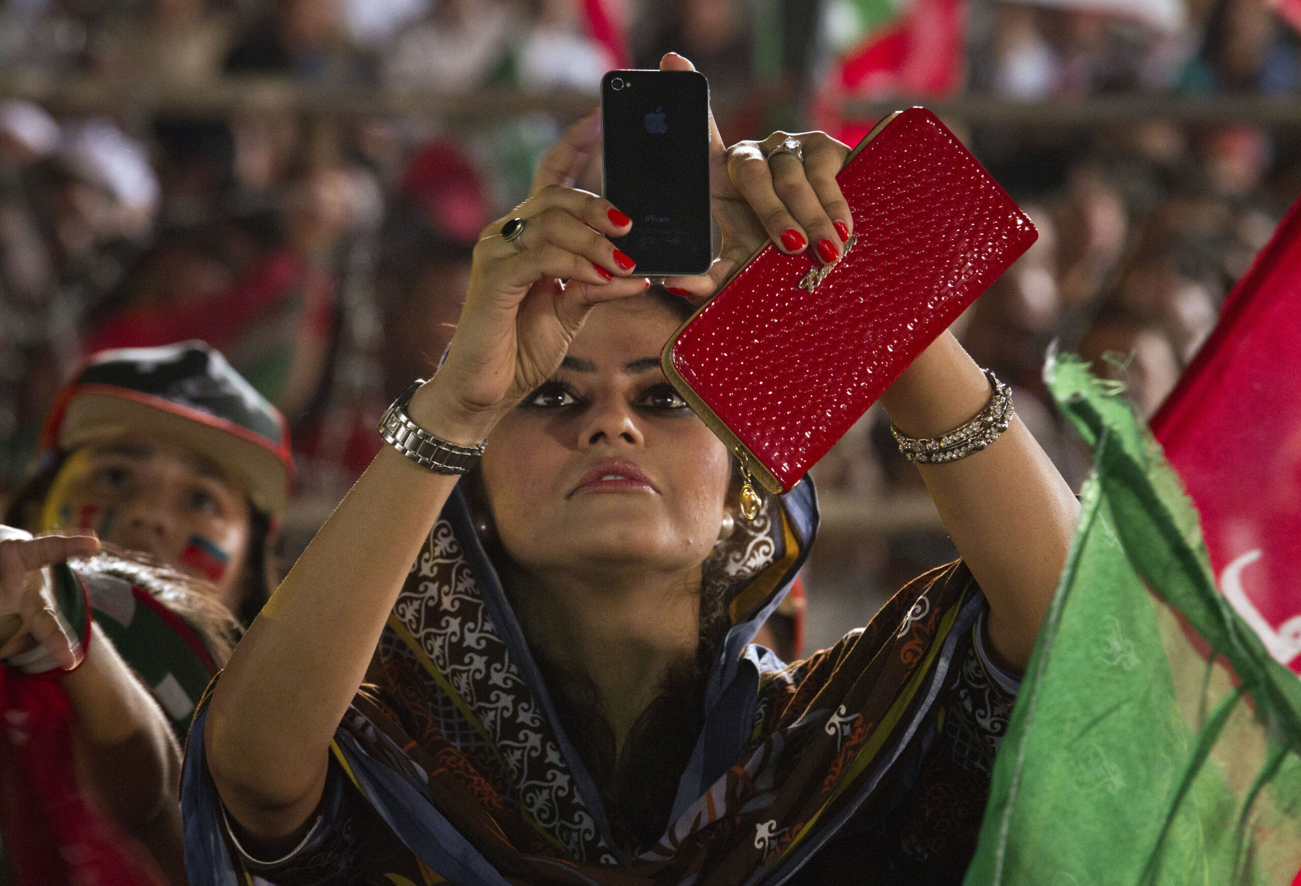 Pakistan minister urges opposition to ease demands