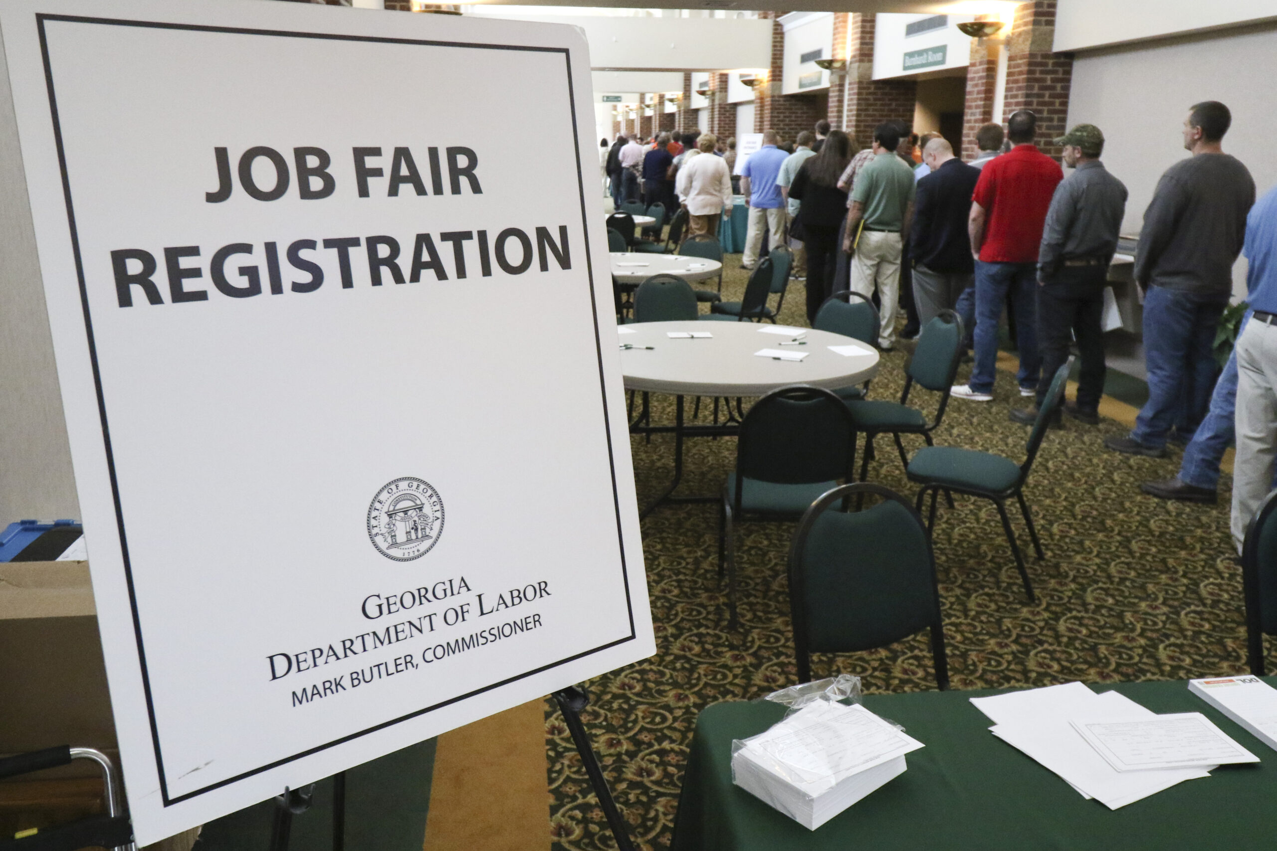 Jobless claims down to 276,000