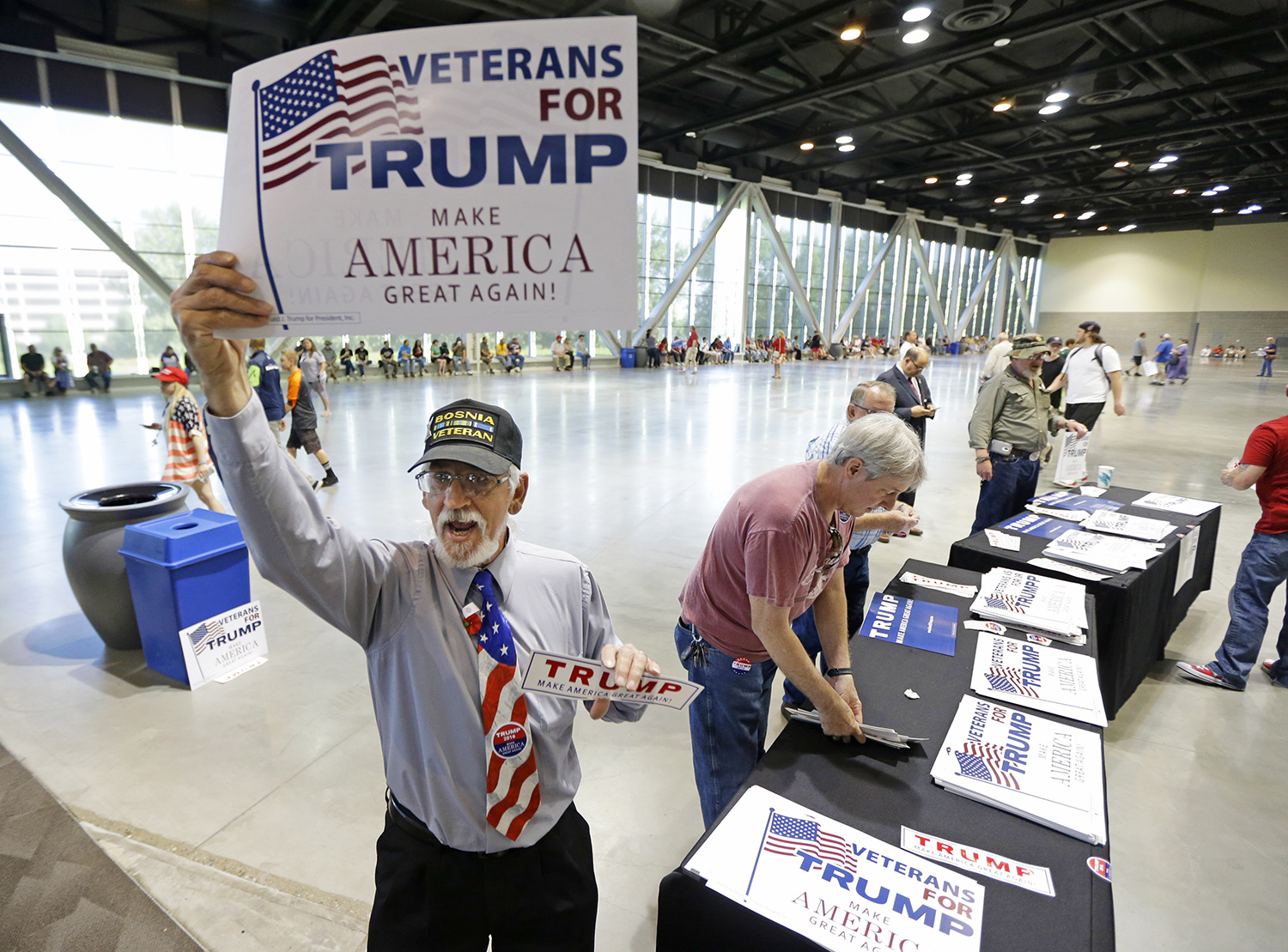 Trump almost 20 points ahead of Clinton among military, veterans