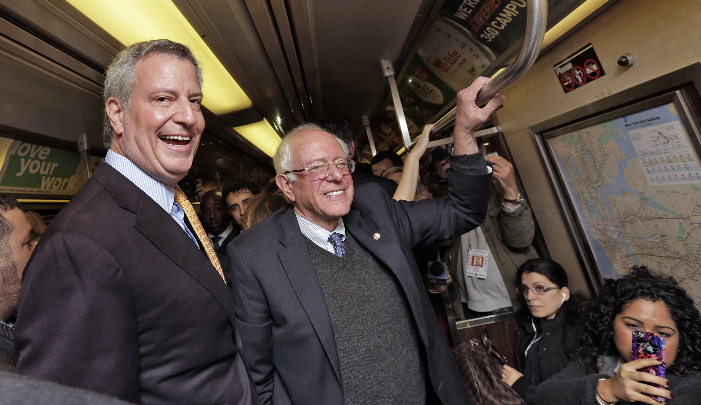 Bernie Sanders to swear in New York Mayor Bill de Blasio