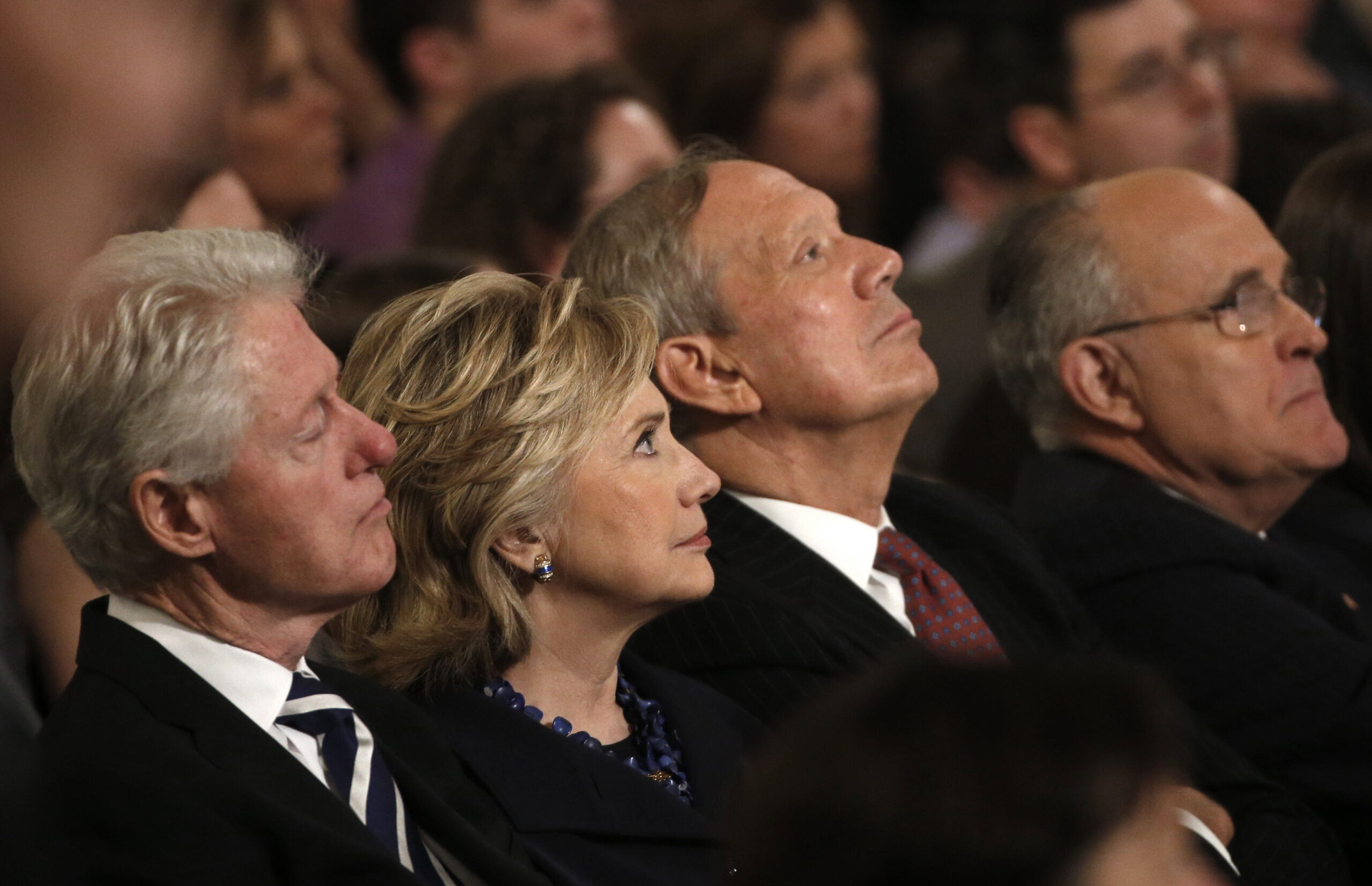 Hillary Clinton recalls a good economy 1990s