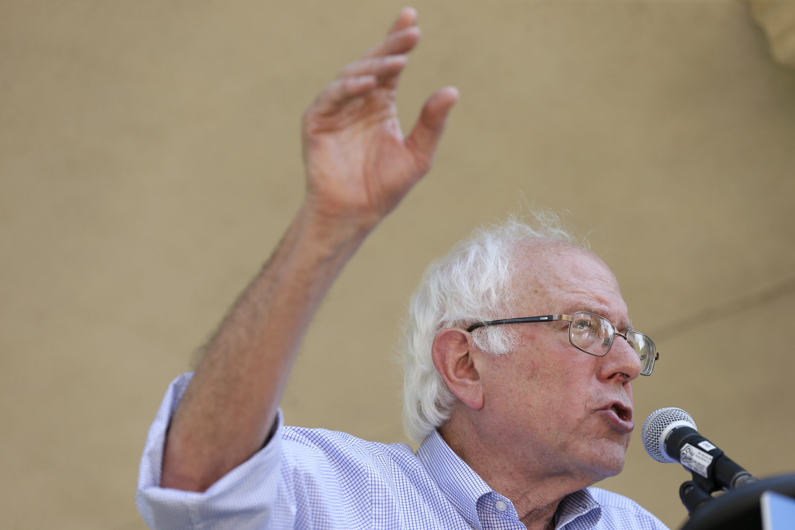 In Iowa, Bernie goes Native American