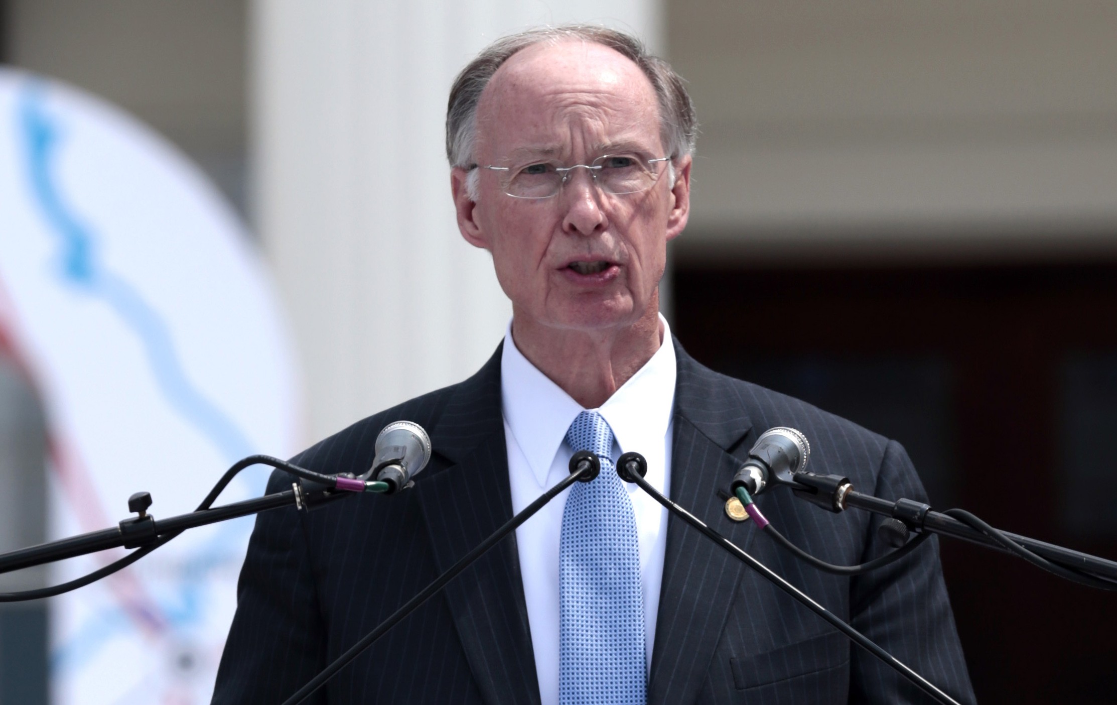 John Kasich picks up endorsement from Alabama governor