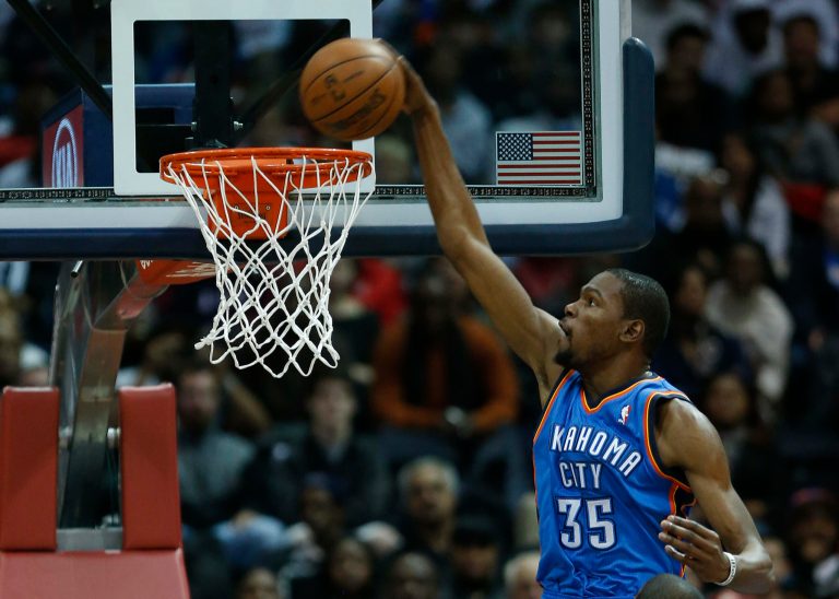   Oklahoma City Thunder small forward Kevin Durant (35) scores in the first half of an NBA basketball game against the Atlanta Hawks, Wednesday, Dec. 19, 2012, in Atlanta. (AP Photo/John Bazemore)  