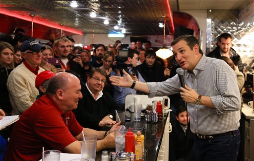 Cruz tours Iowa to cement top spot