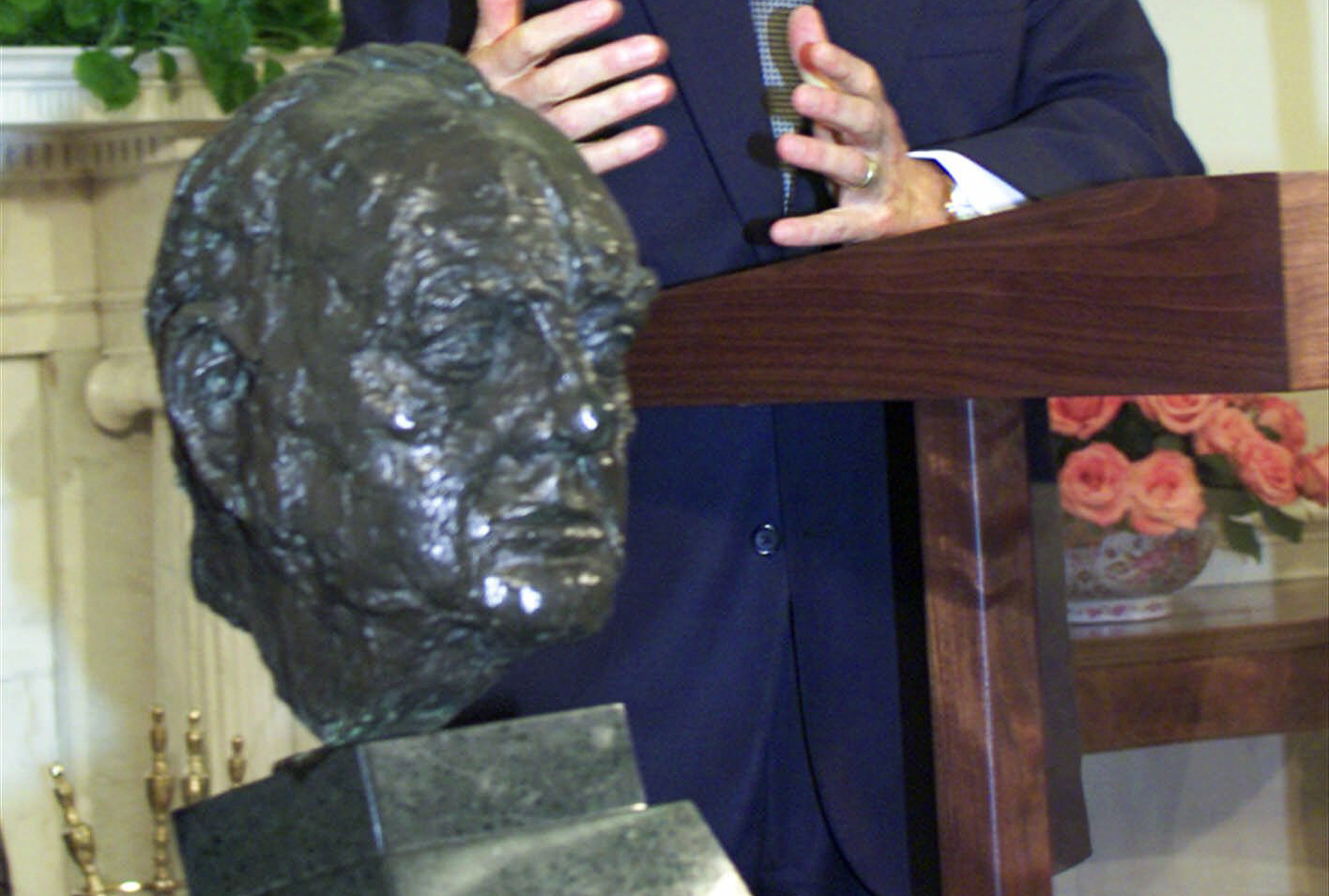 Trump returns Churchill bust to the Oval Office