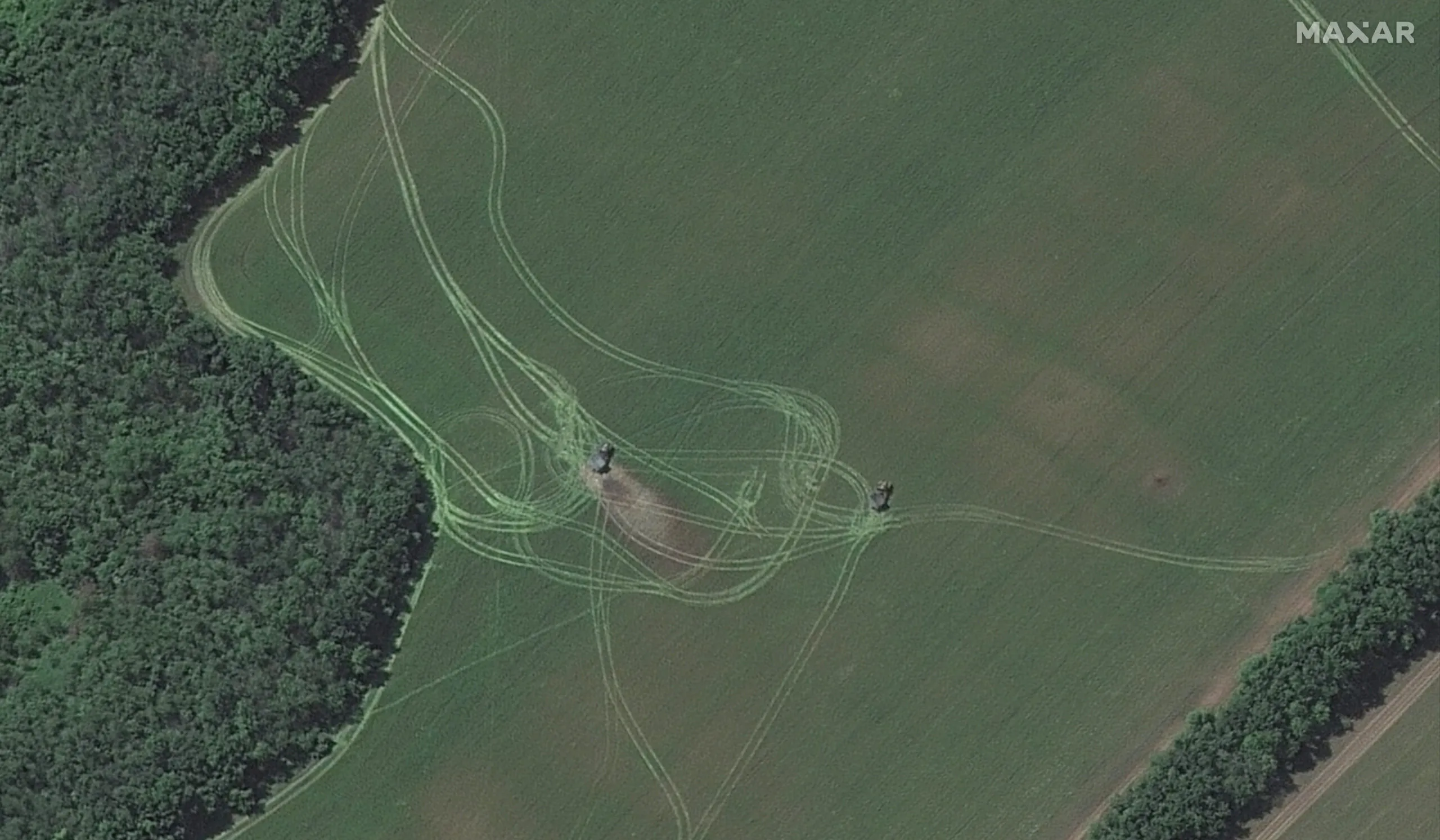 05_multiple rocket launchers with pods oriented toward severodonetsk_ukraine_6june2022_wv3.jpg