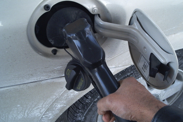 Bullish gasoline bets slump as cold blast chills demand