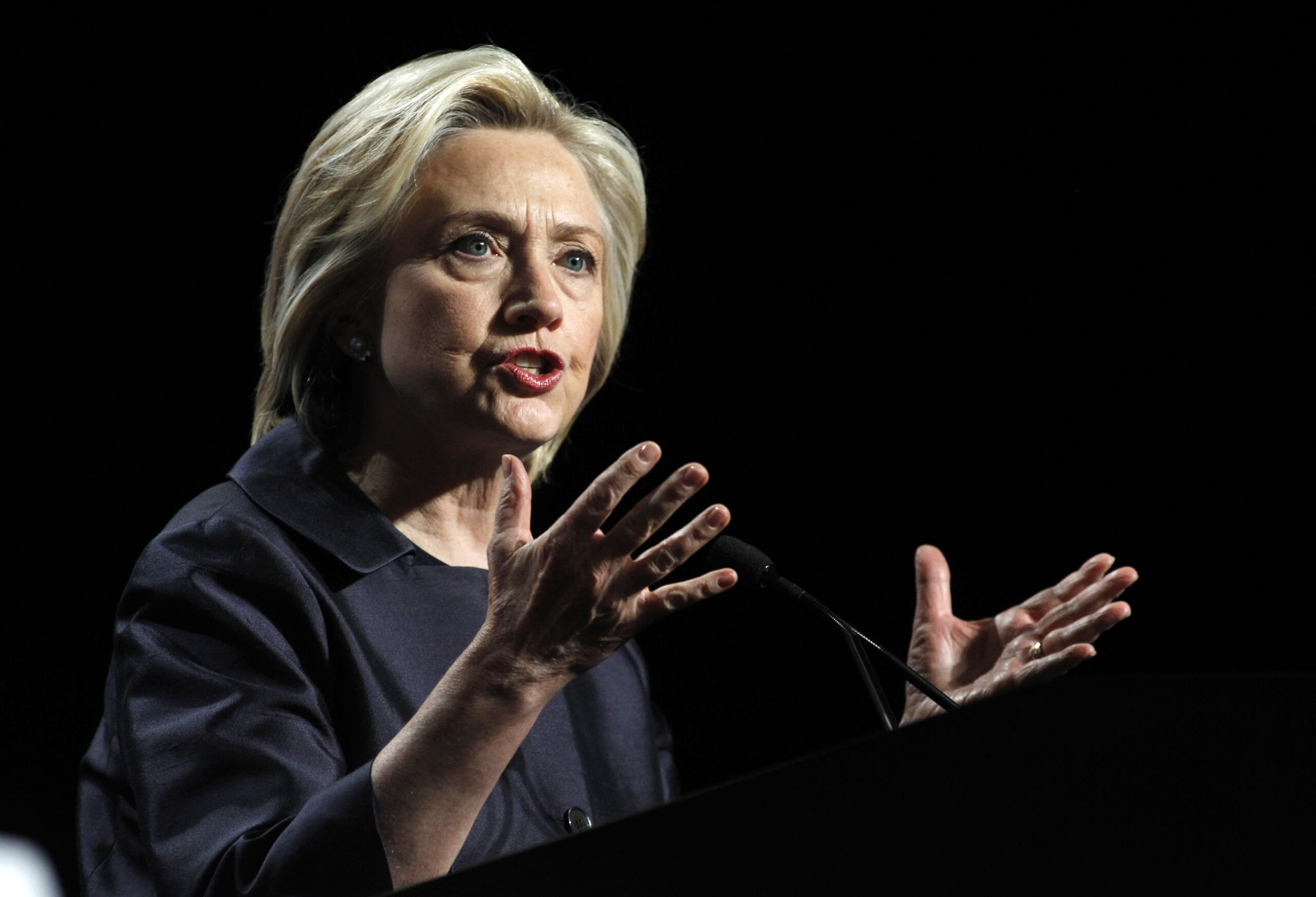 Hillary Clinton must respond to Arkansas’ flag Confederate star, strategist says