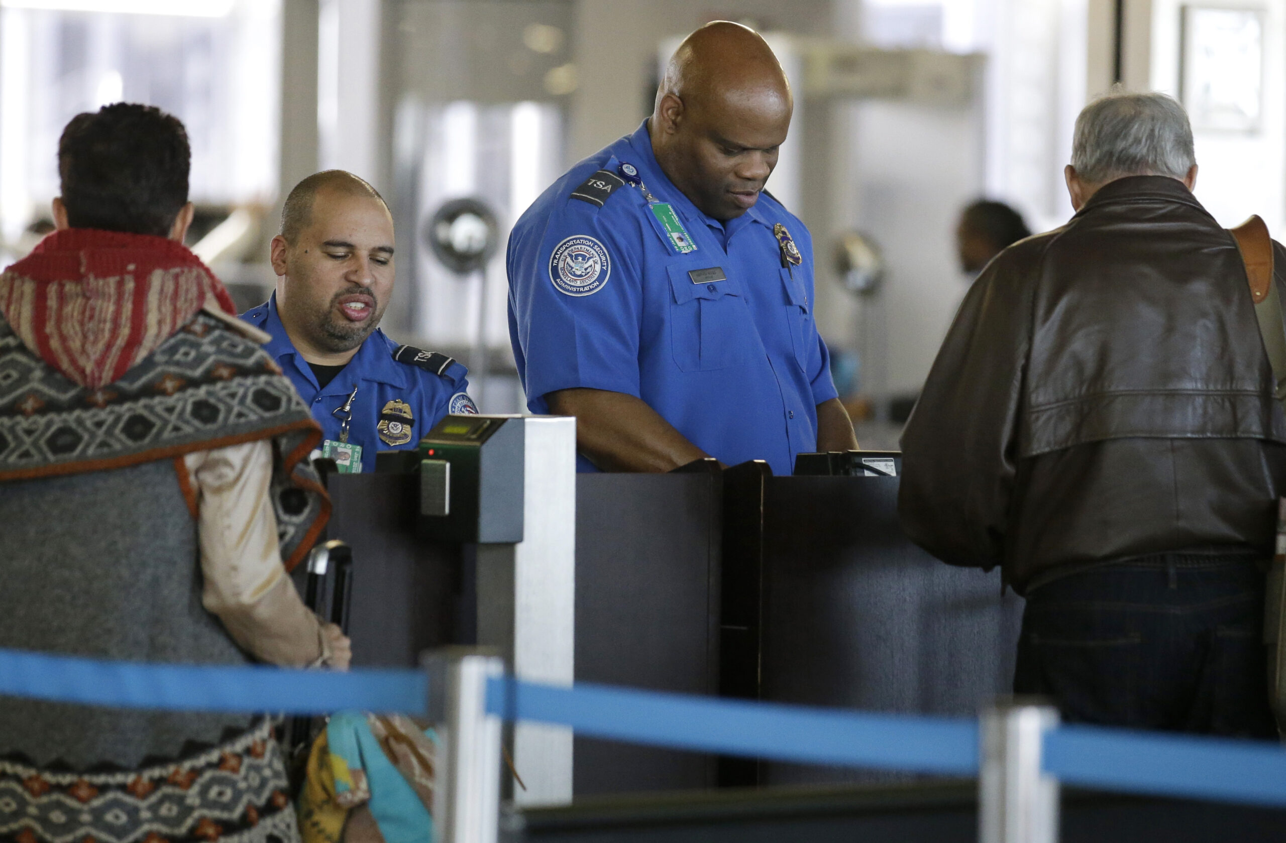 Poll: 72% demand Obama find, boot out immigrants who overstay visas