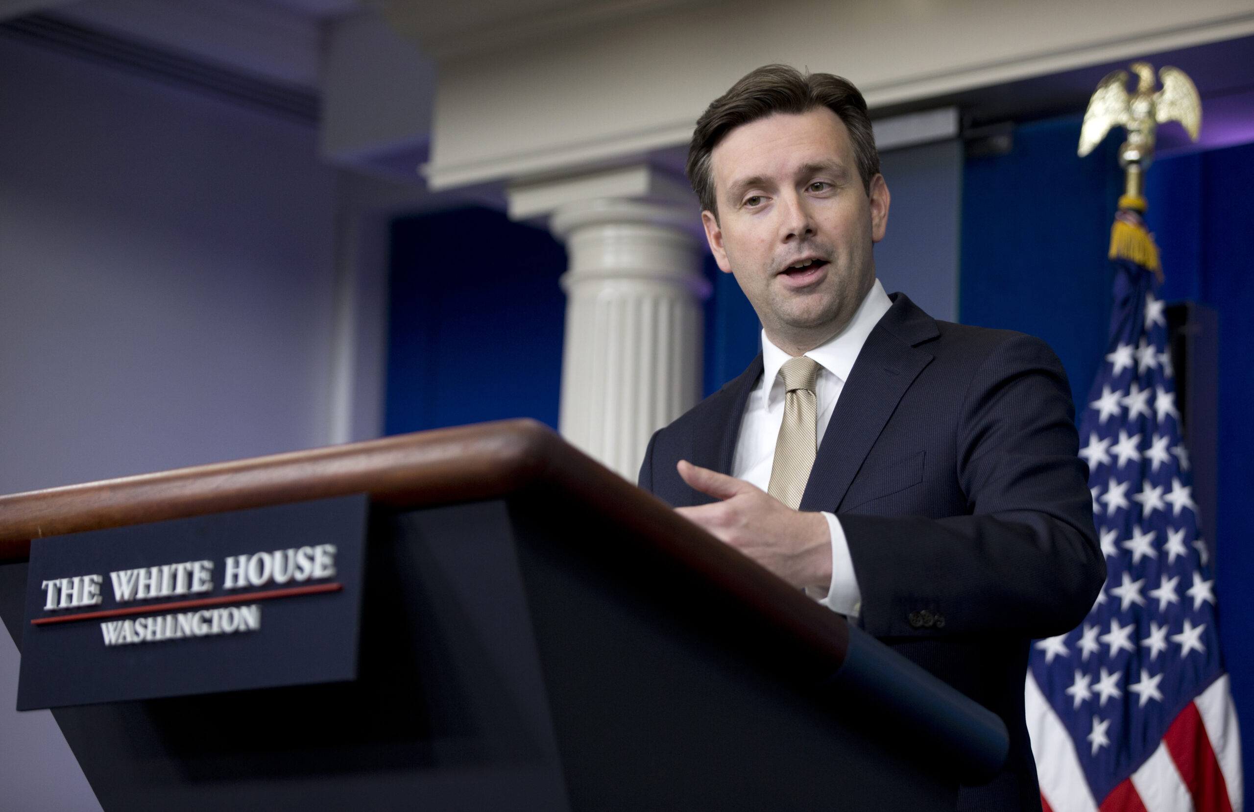 White House leans on Boehner, Pelosi to pass trade package