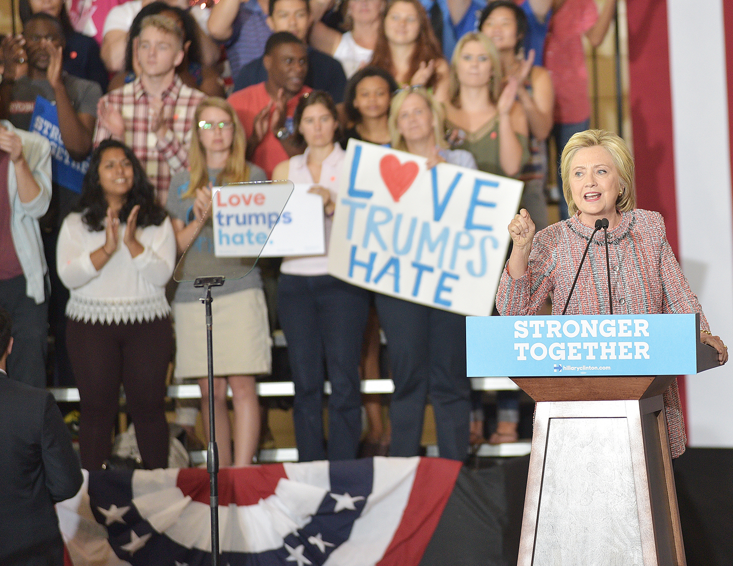 With new essay, Clinton aggressively goes after millennial votes