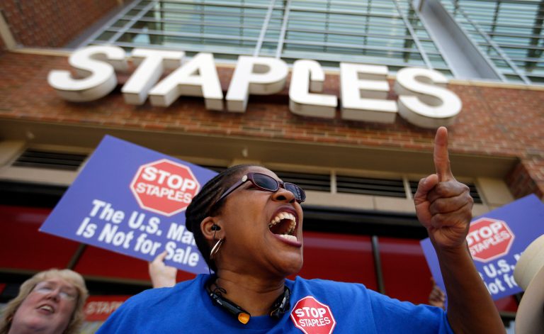 Postal workers’ unions protest Staples program