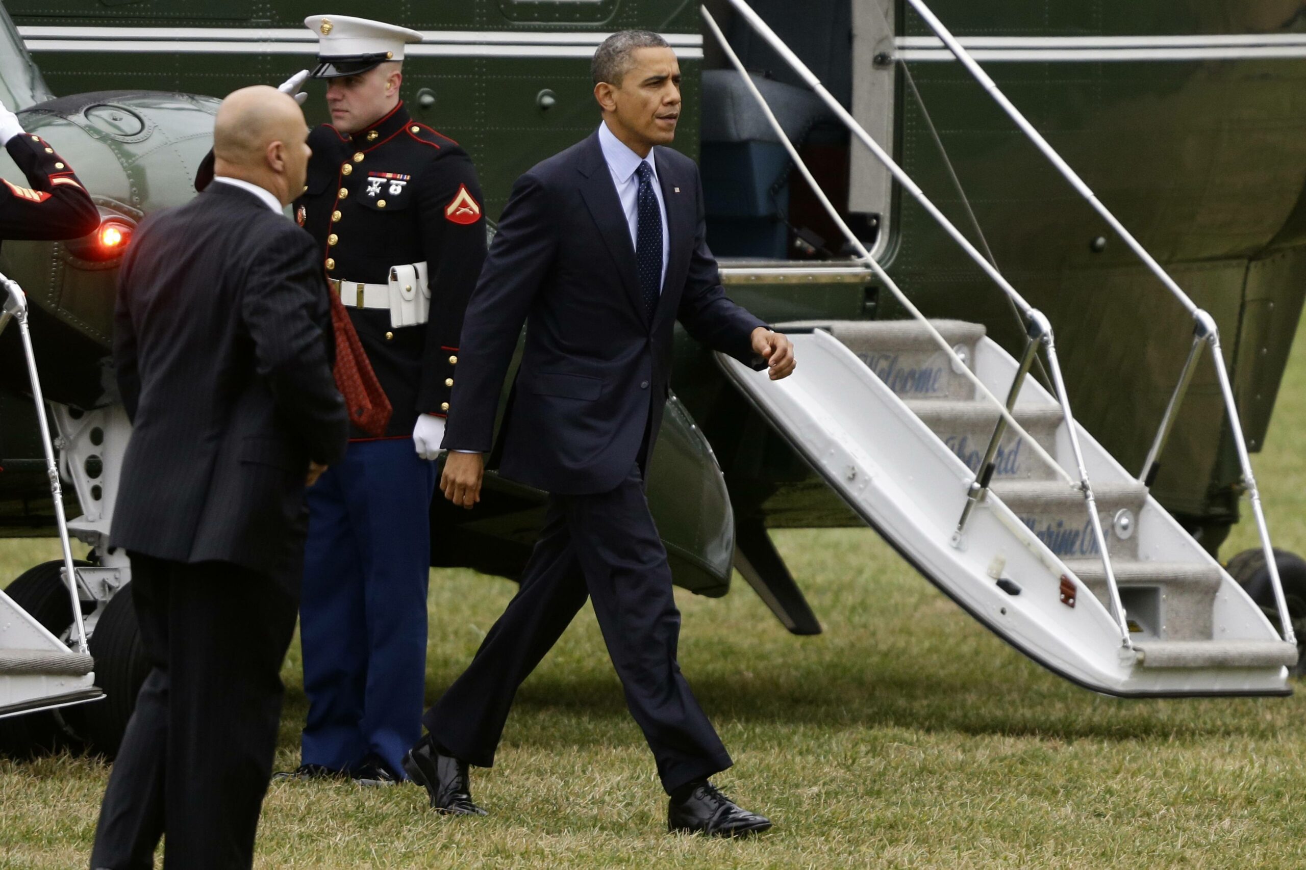 Obama meets with wounded troops at Walter Reed