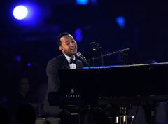 John Legend asks Obama to free non-violent drug offenders