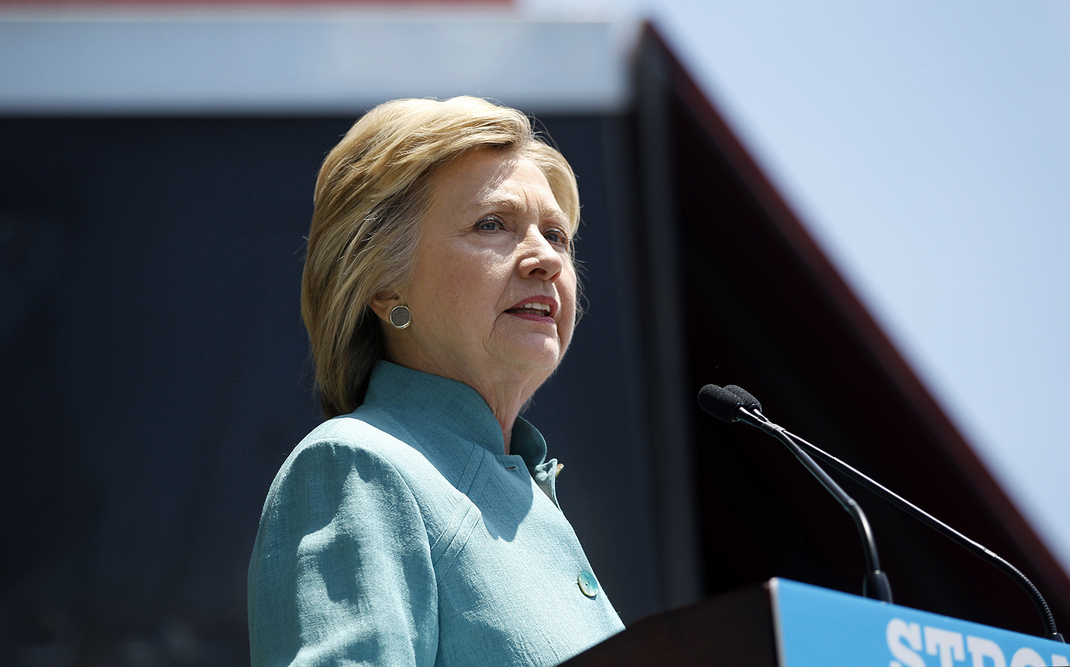 Clinton fallout: GOP bill strips security clearance after ‘extreme carelessness’