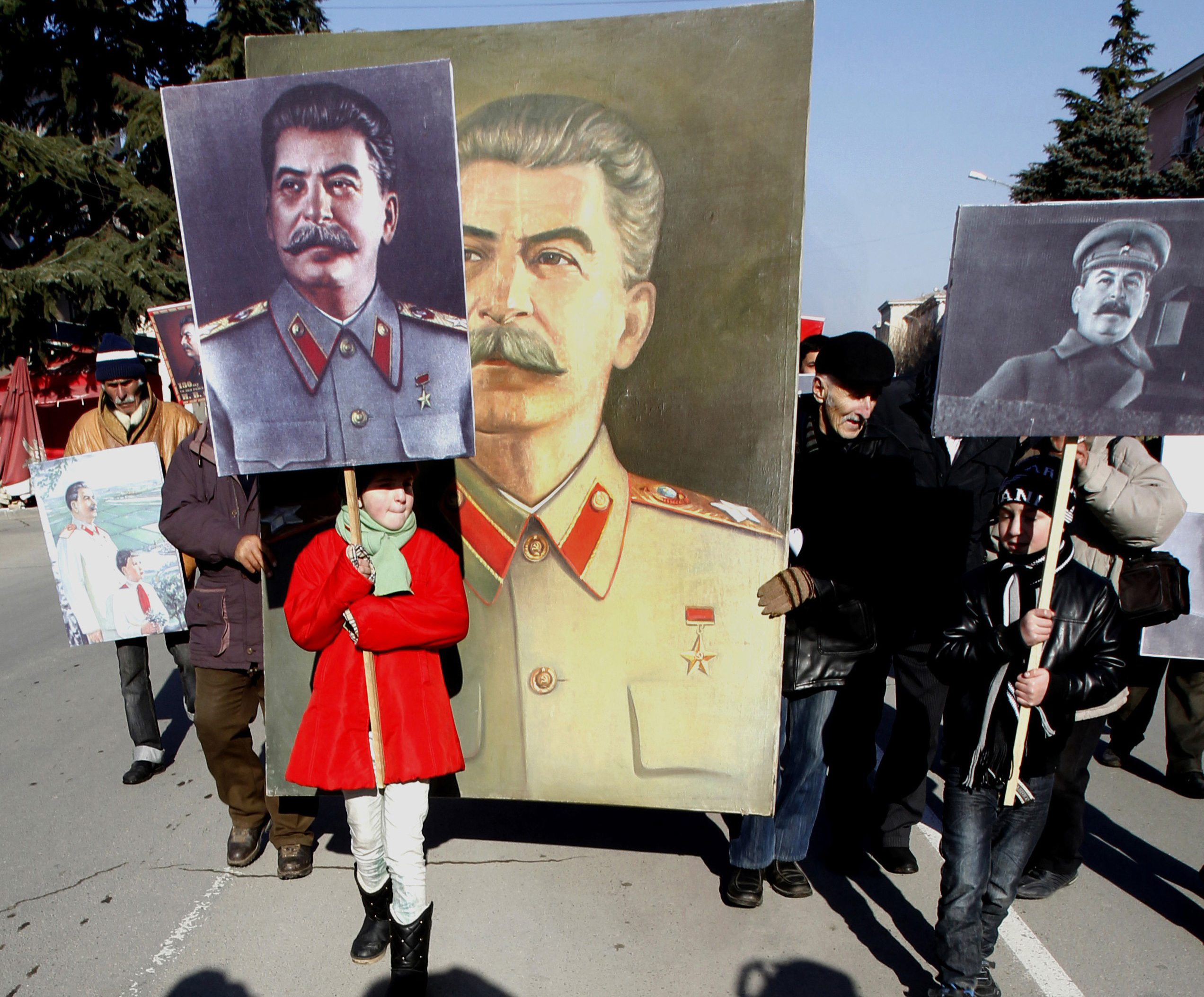 High school seniors vote for ‘prom-munism’