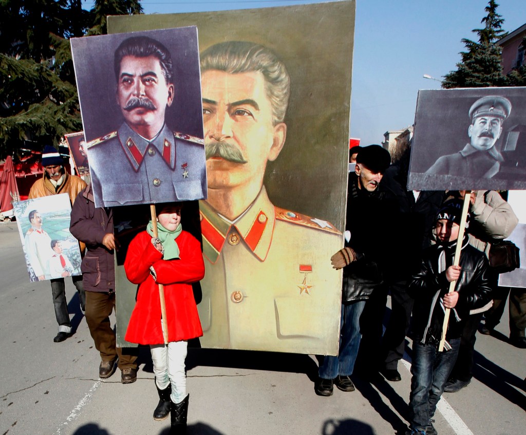 High school seniors vote for ‘prom-munism’