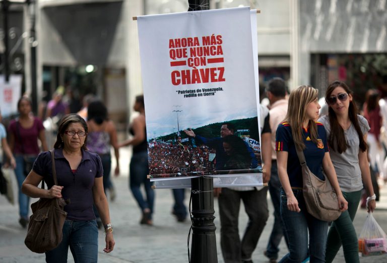   A banner that reads in Spanish 