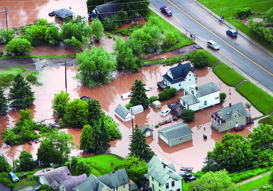 Duluth cleans up as Minn. floods persist to south