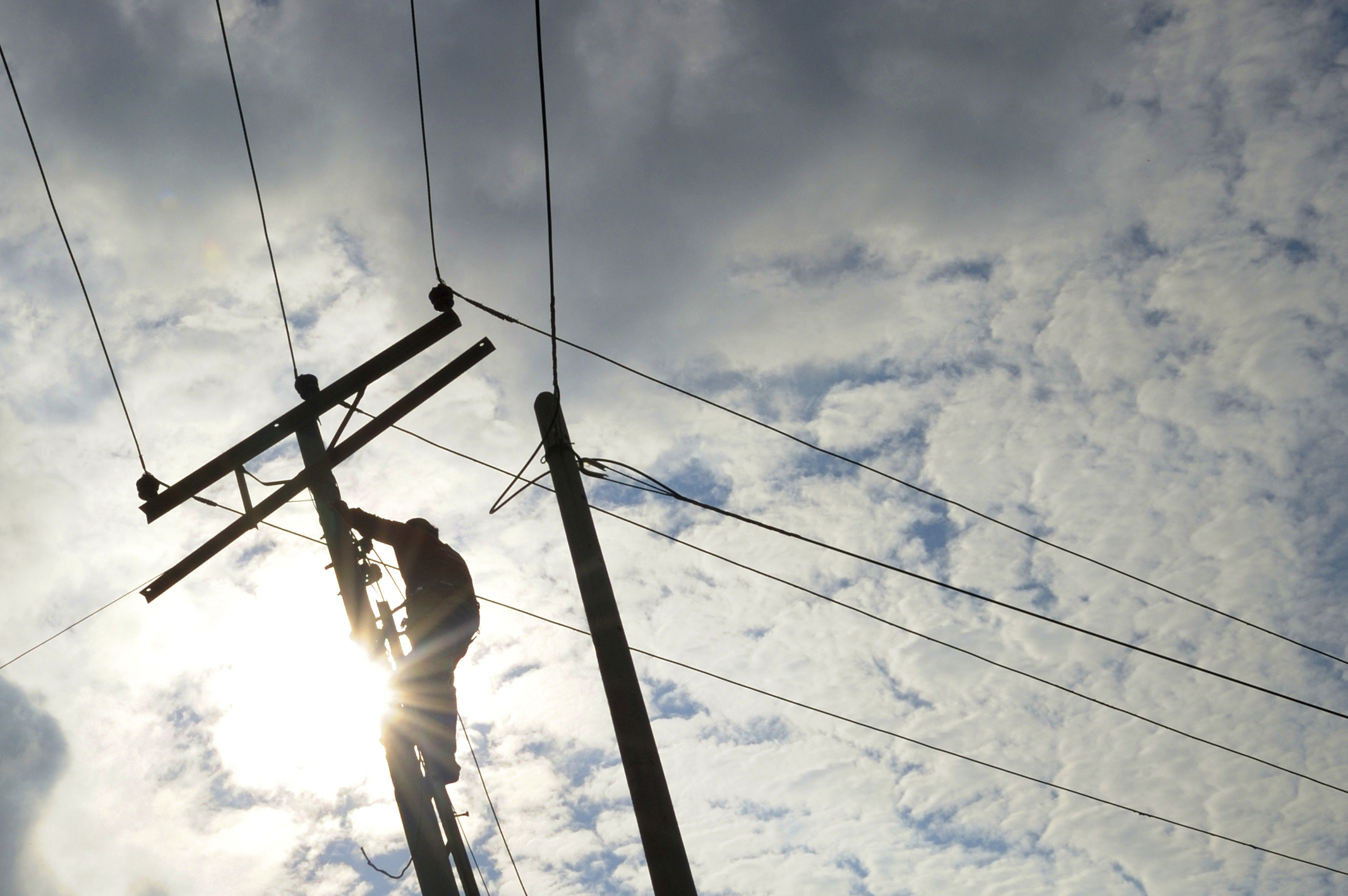 Climate rule targets can’t be met, grid watchdog says