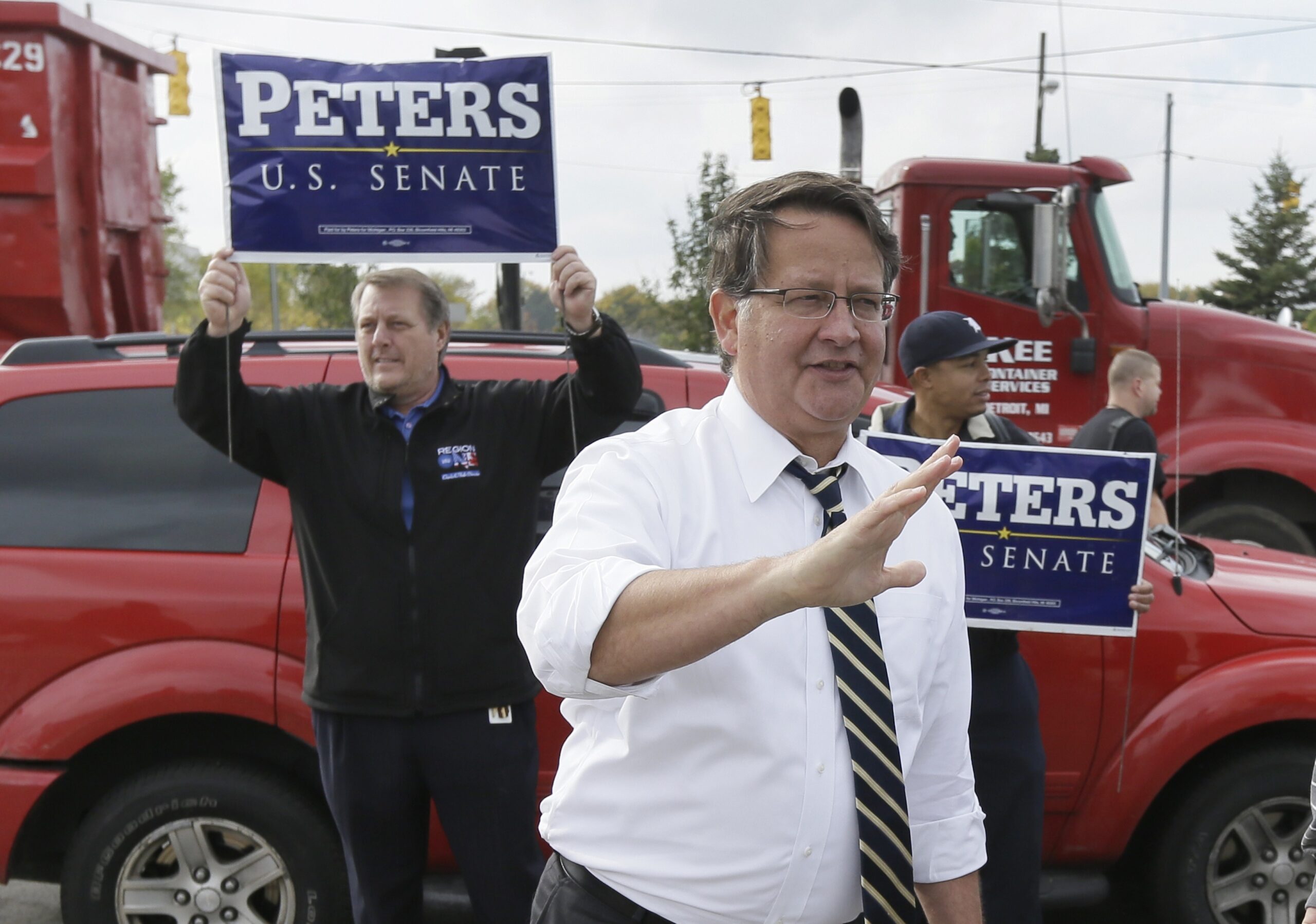 Not punished for Obama endorsement, Peters prevails in Mich.