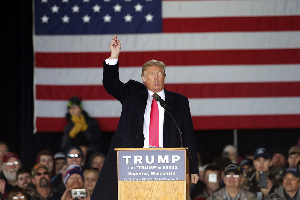 Trump does damage control in final pitch to Wisconsin voters