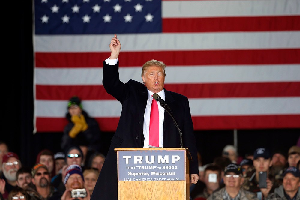 Trump does damage control in final pitch to Wisconsin voters