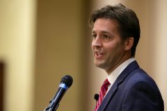 GOP senator to block Obama noms over co-op closures