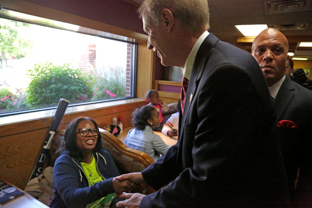 Quinn, Rauner differ over ‘common sense’ on guns