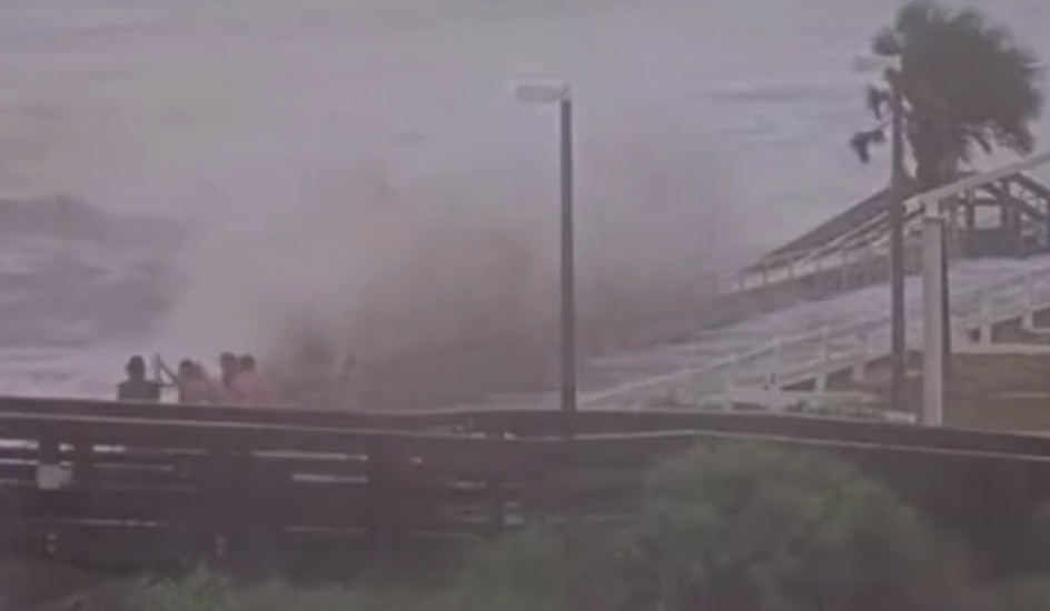 WATCH LIVE: People tempt fate at Florida’s St. Augustine Beach as Ian rages on