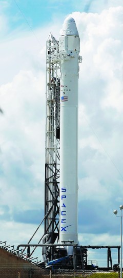 SpaceX Dragon capsule launched to space station