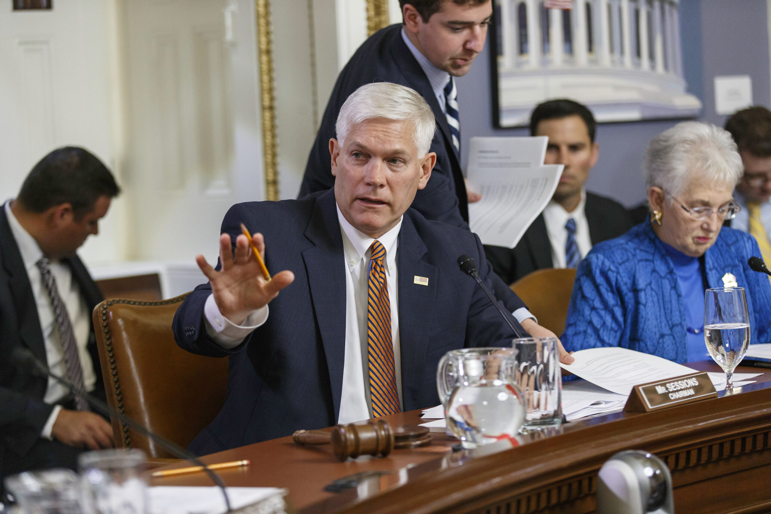 Pete Sessions drops bid for majority leader, assuring Kevin McCarthy victory