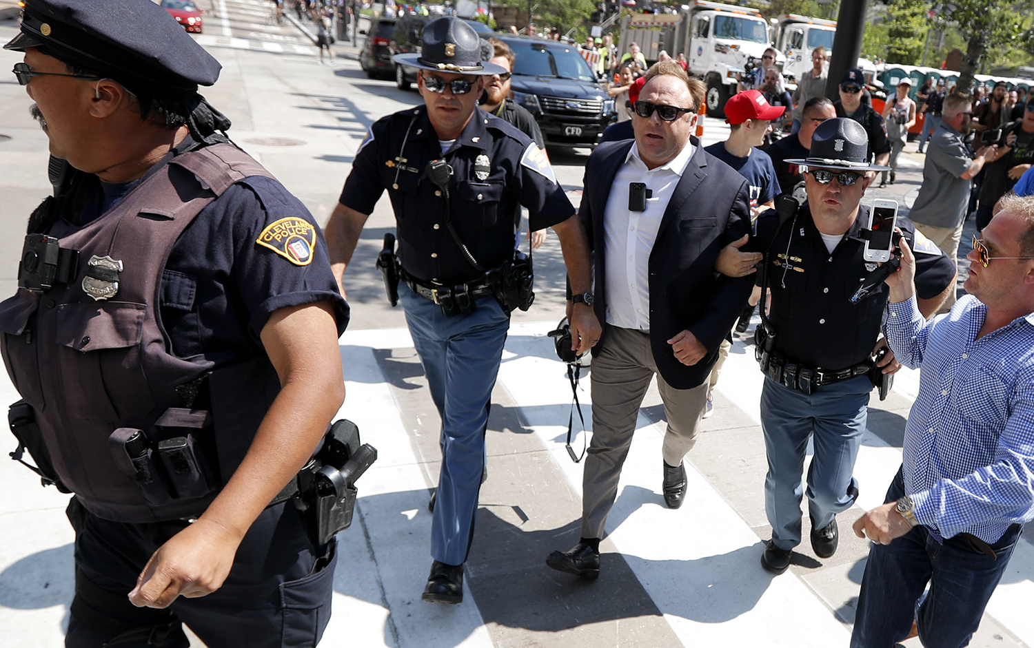 Alex Jones slams ‘grossly inaccurate’ reporting on custody battle