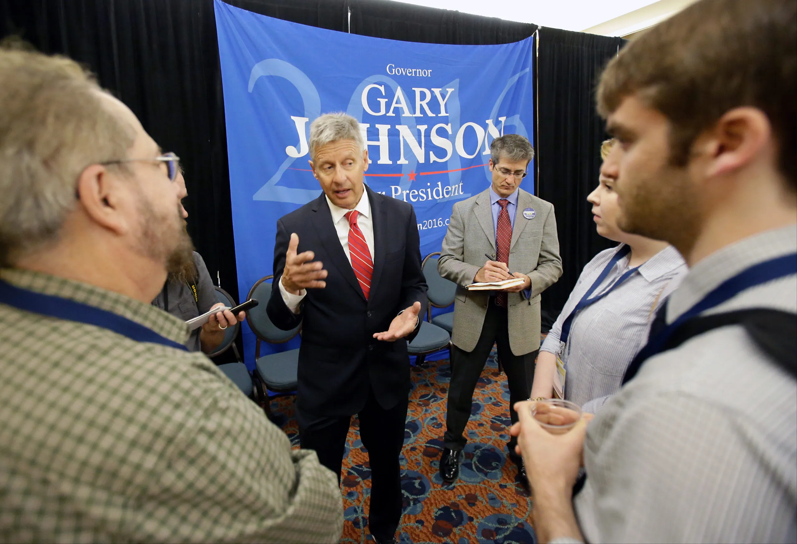 Libertarian presidential ticket raises $2.9M in two weeks