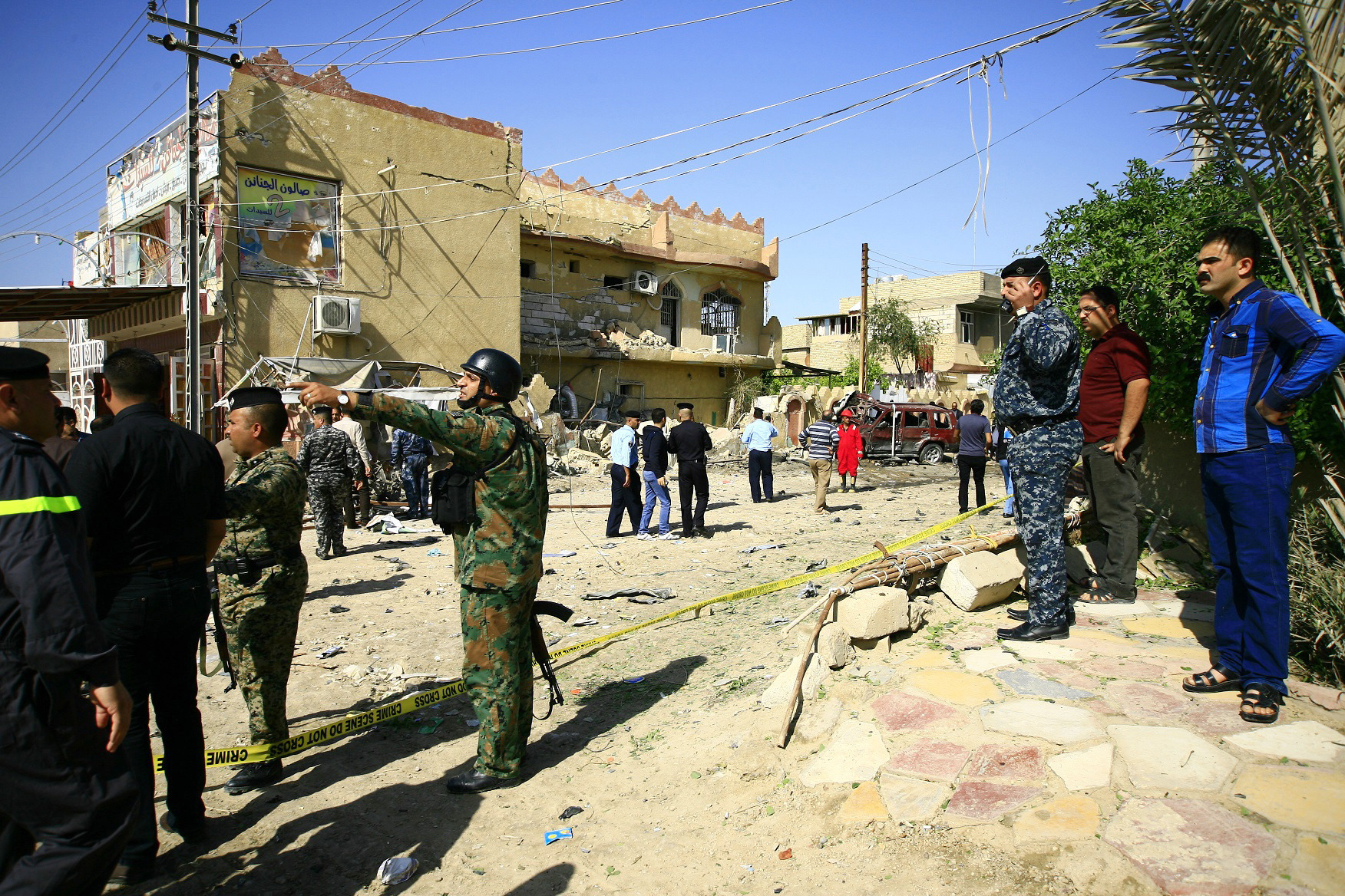 Attacks on Iraqi army, marketplace kill 6 people