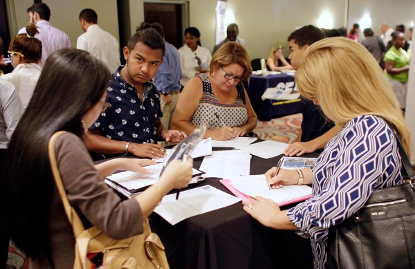 Jobless claims plummet to 235,000 to end 2016
