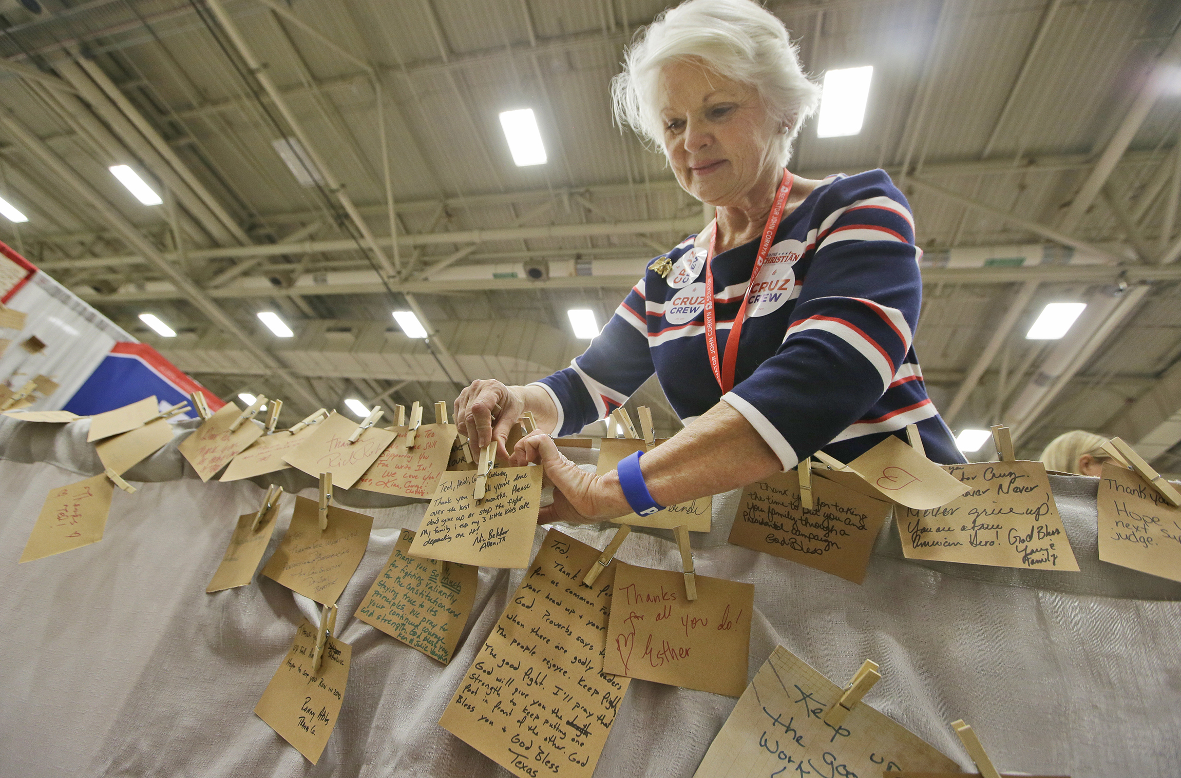 Well-wisher cards inundate Cruz booth at Texas GOP convention