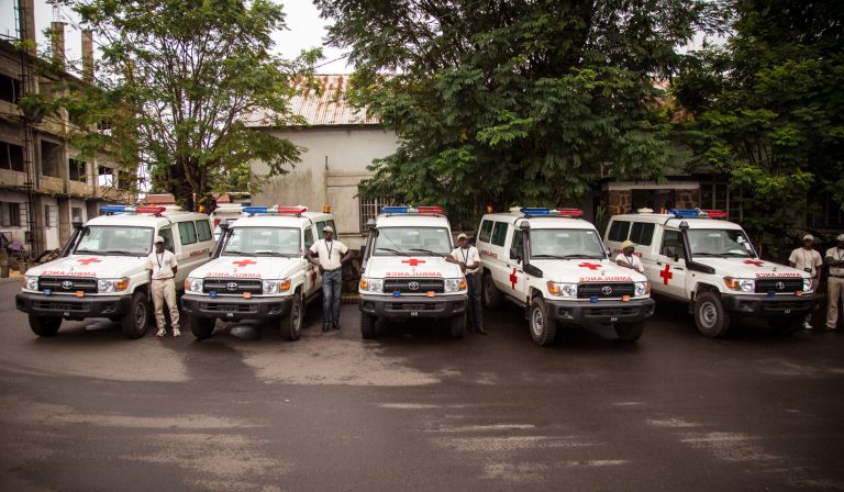 US gives ambulances to Sierra Leone to fight Ebola